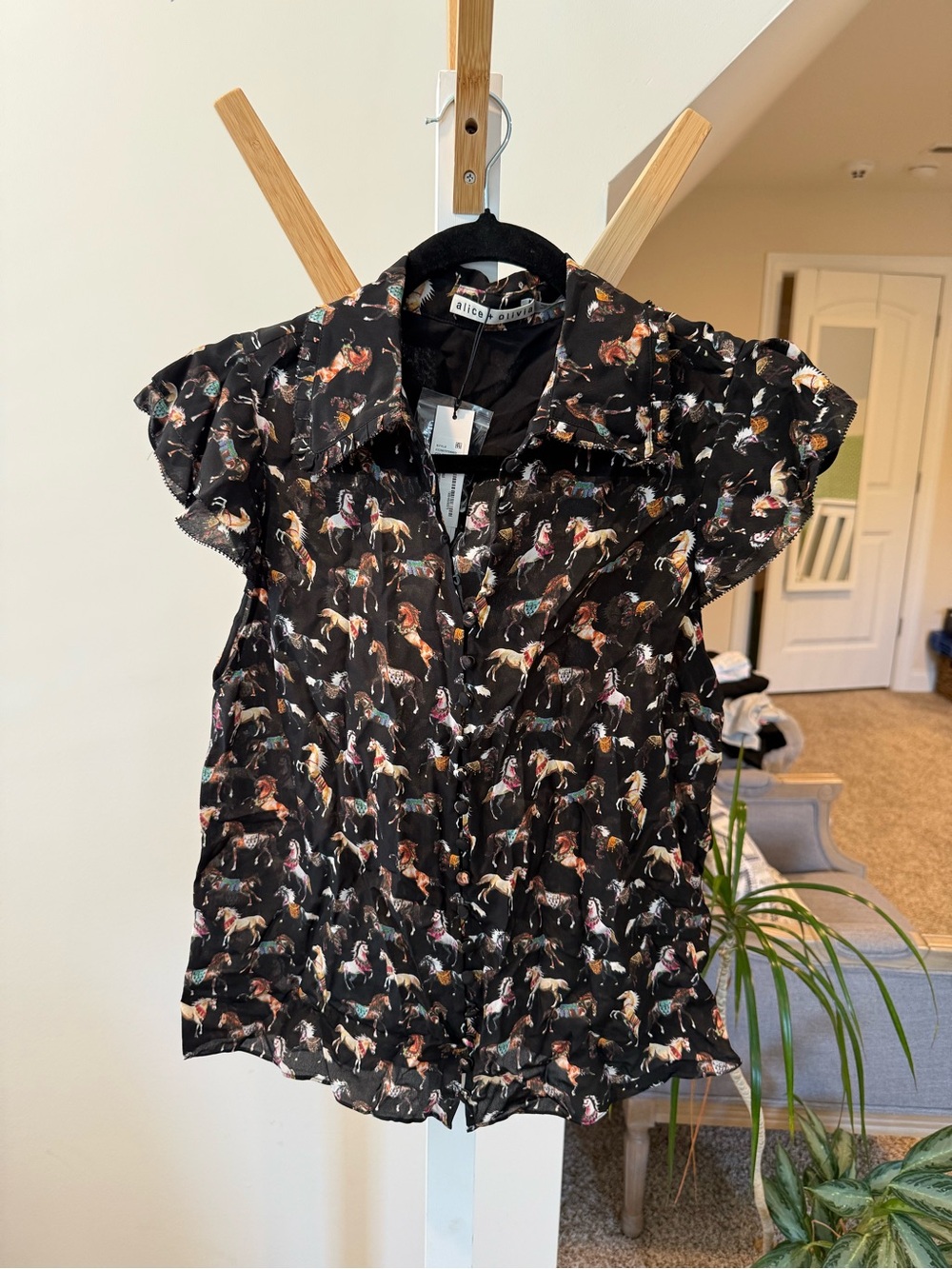 Alice + Olivia Black Horse-Print Short Sleeve Button Blouse